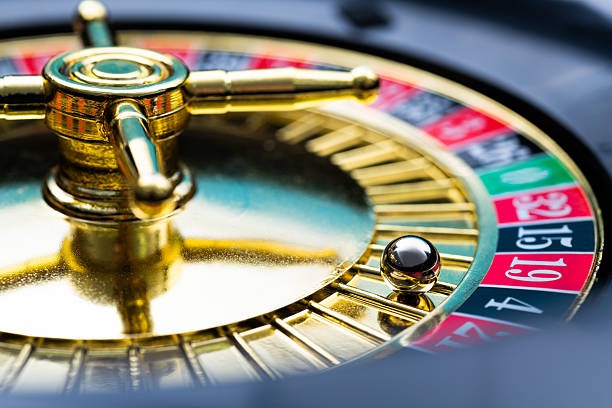 Dashboard permainan kristalpoker menampilkan daftar permainan slot (Aviator, Sweet Bonanza, Gates of Olympus) dan meja dealer langsung (blackjack, roulette, baccarat)